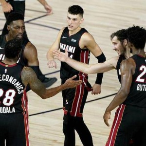  步行者团队篮球击溃魔术防线