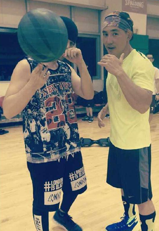  网坛情侣档同场竞技，爱情与事业双丰收