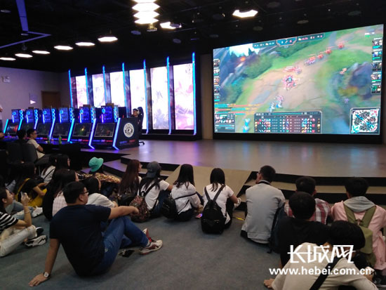  电竞训练营开放，零基础学员接受专业指导