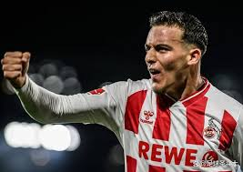  网坛常青树展韧性，费雷尔长盘鏖战告捷