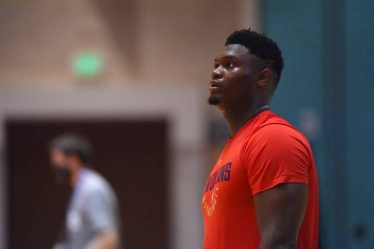  鹈鹕锡安威廉森暴扣连连压制对手