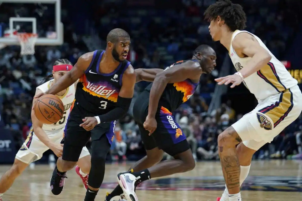  保罗双打搭档默契配合勇夺冠军