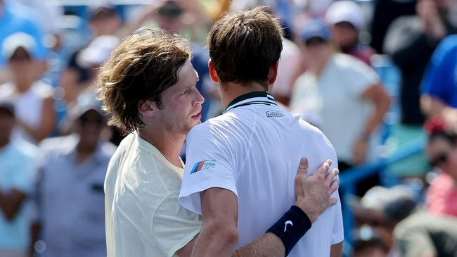  卢布列夫挽救赛点逆转晋级大师赛