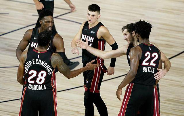  步行者团队篮球击溃魔术防线